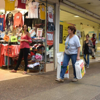 Comercios sólo podrán adherir a uno de los programas Ahora