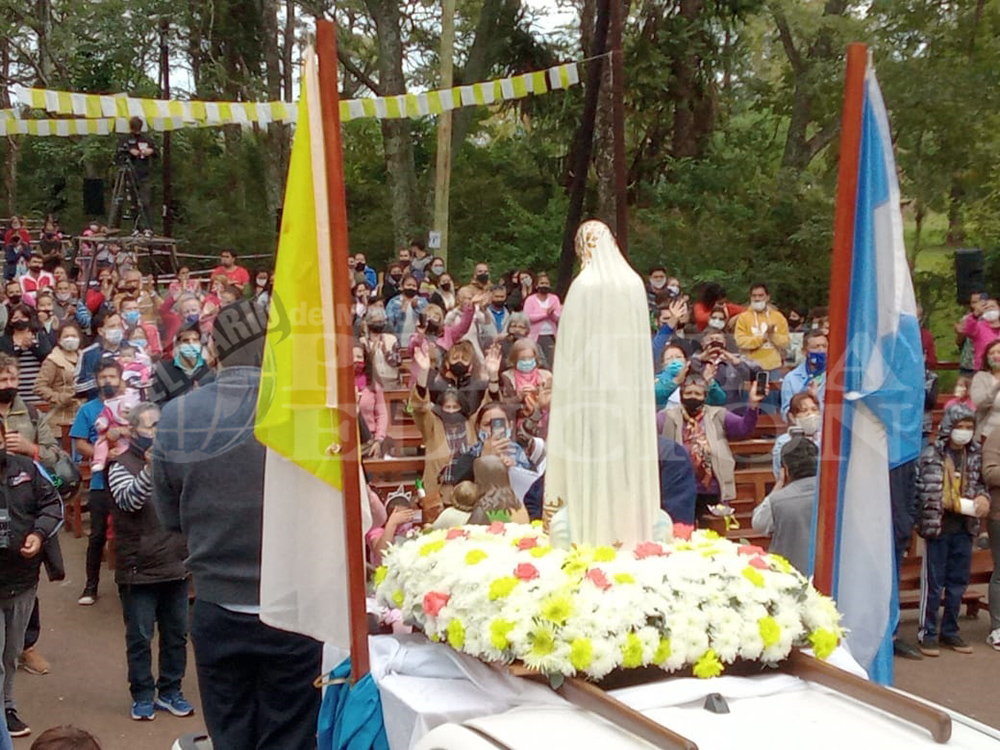 Con emoción, los fieles participaron de la celebración de la Virgen de Fátima