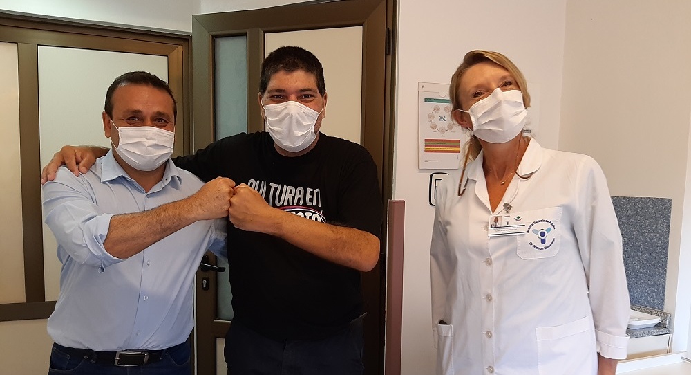 Dieron de alta a Joselo Schuap tras más de un mes internado por COVID