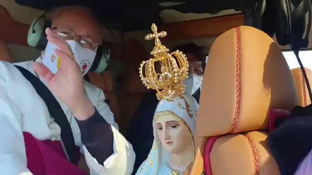 En su día, la Virgen de Fátima bendijo a los fieles desde el aire