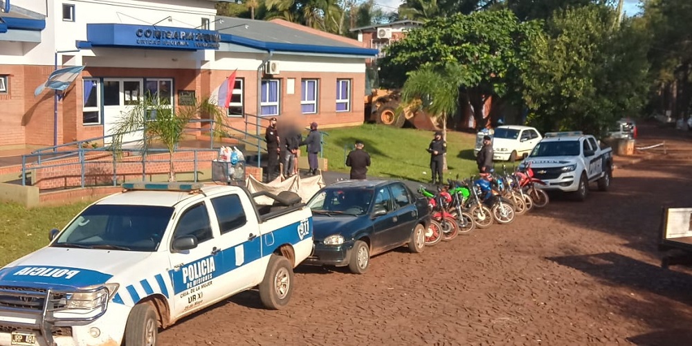 Desbaratan riña clandestina de gallos y detienen a dos hombres