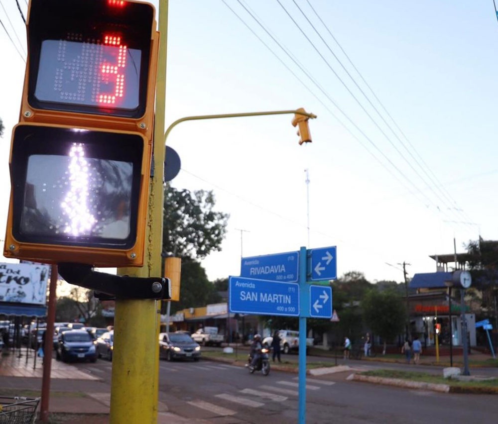 El Soberbio tiene su primer semáforo instalado