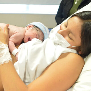 El contacto entre madre e hijo es vital, aún siendo COVID positivo