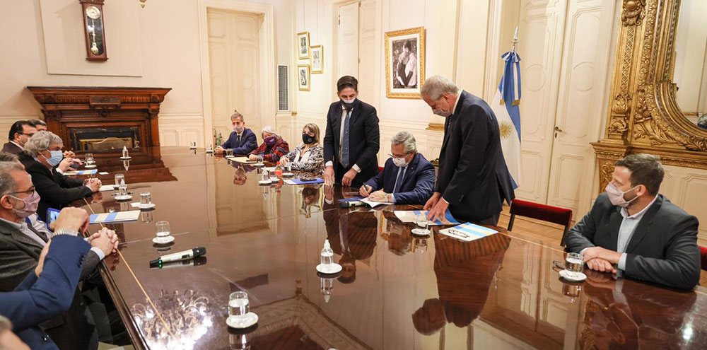 El Gobierno acordó un 35% de aumento con universitarios docentes y no docentes