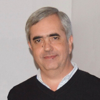 Rubén Angeloni - “Somos conscientes del riesgo que implica ir a diario al laboratorio”