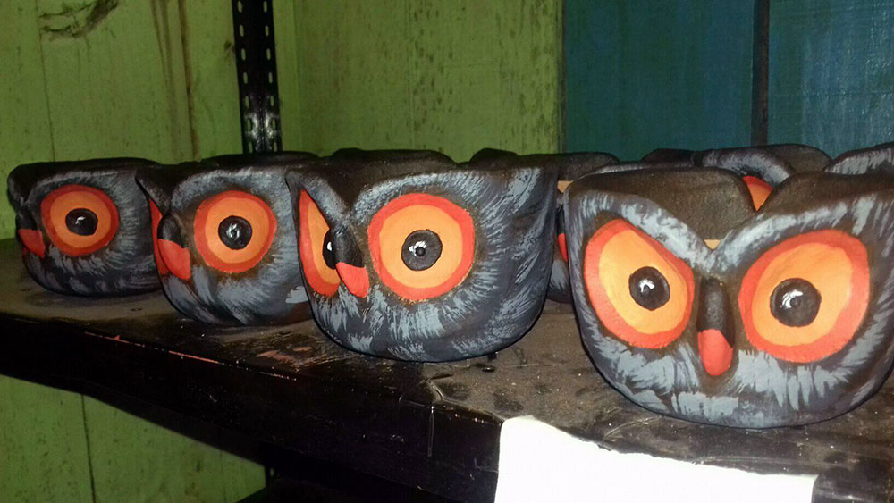 Dando forma  al barro Ñaú