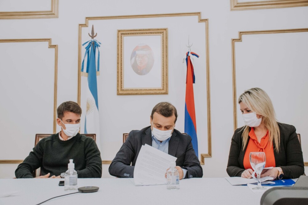 Misiones firmó un convenio para financiar la Red Maker de la Escuela de Robótica