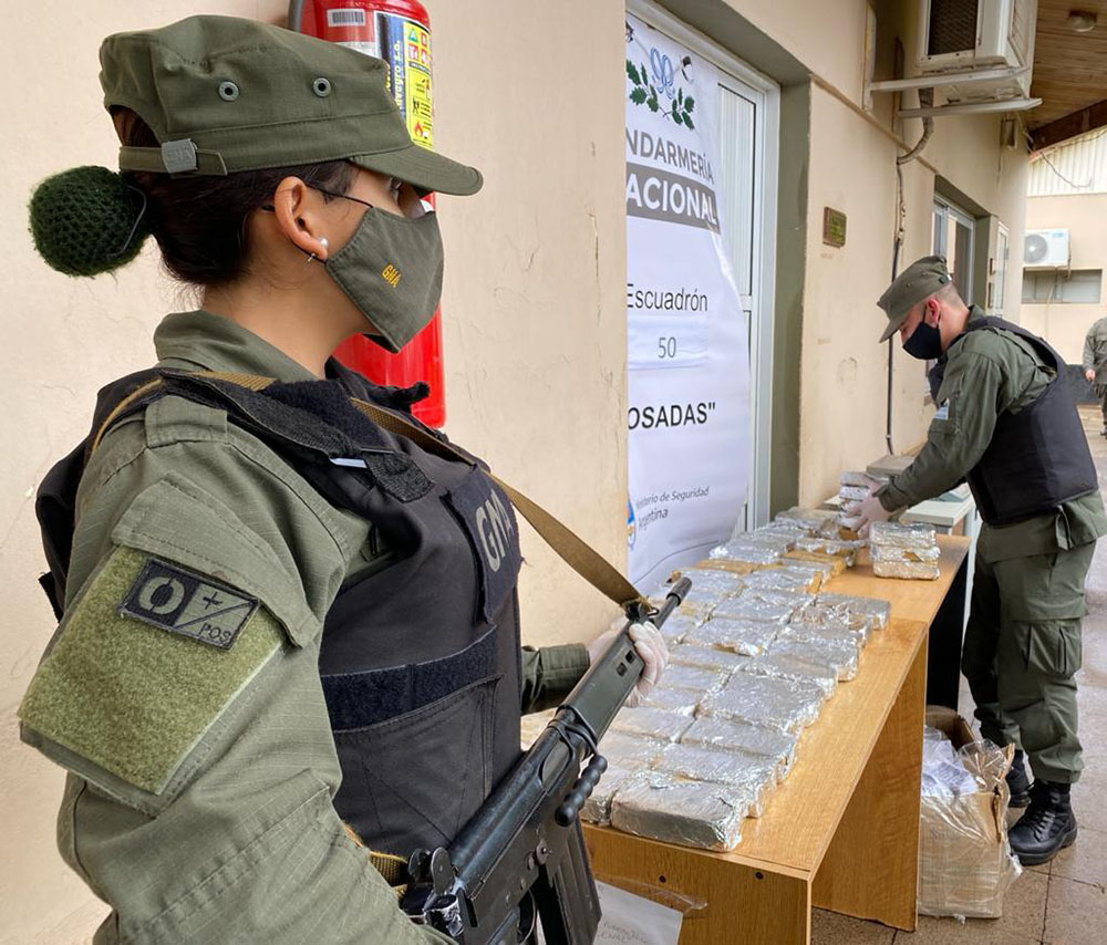 Incautan más de 20 kilos de marihuana ocultos en una encomienda