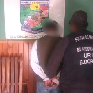 Detuvieron a un hombre por el incendio de dos patrulleros en Eldorado