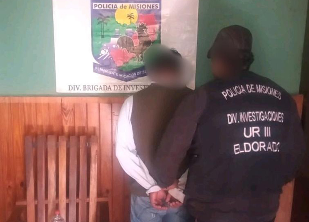 Detuvieron a un hombre por el incendio de dos patrulleros en Eldorado