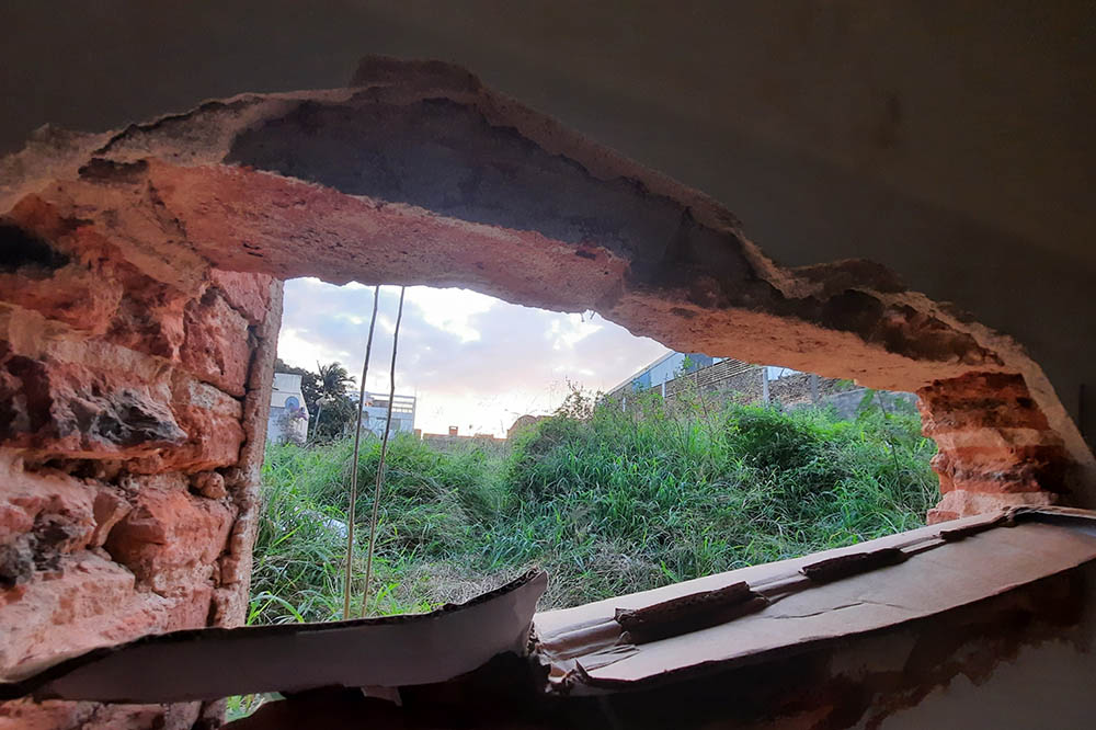 Fue detenido por robar en un comercio por medio de un boquete
