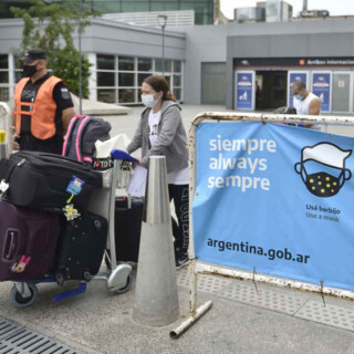 El Gobierno prorroga las restricciones y reducen los vuelos al exterior