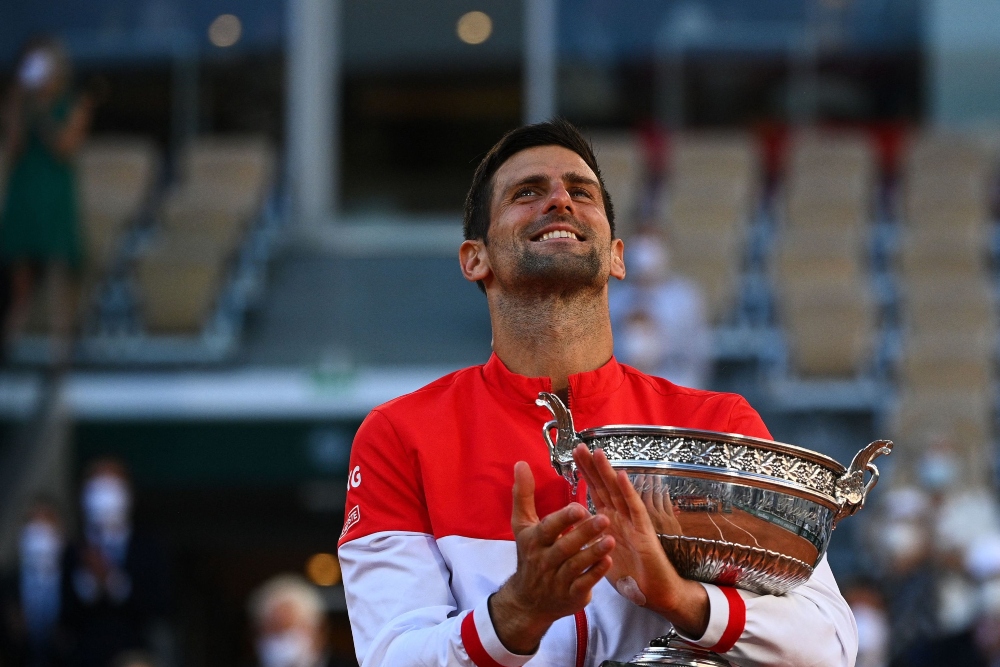Djokovic es el nuevo campeón de Roland Garros tras revertir la final ante Tsitsipas