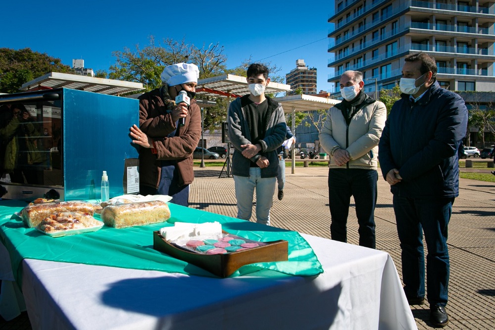 Entregaron maquinarias e insumos a emprendedores en Posadas