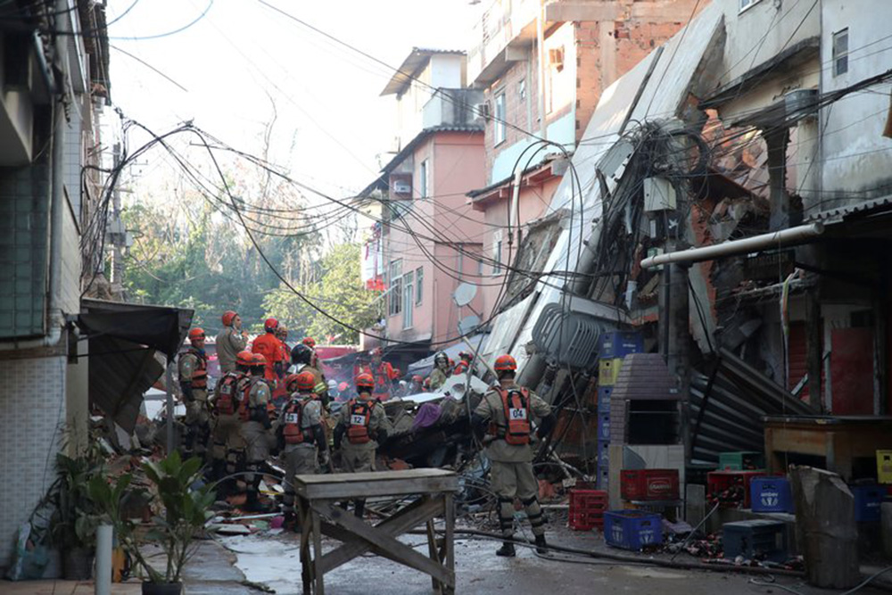 Se derrumbó un edificio de cuatro plantas en Río de Janeiro