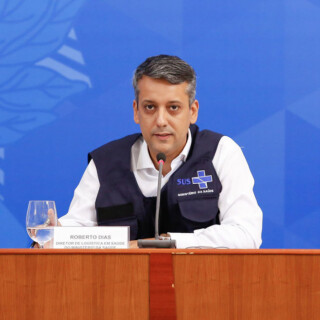 Brasil: Despiden al director de Salud en medio de sospechas por la compra de vacunas