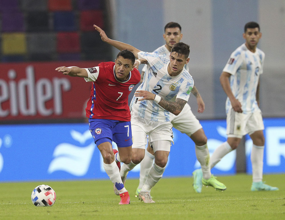 Argentina fue de mayor a menor y no pasó del empate ante Chile