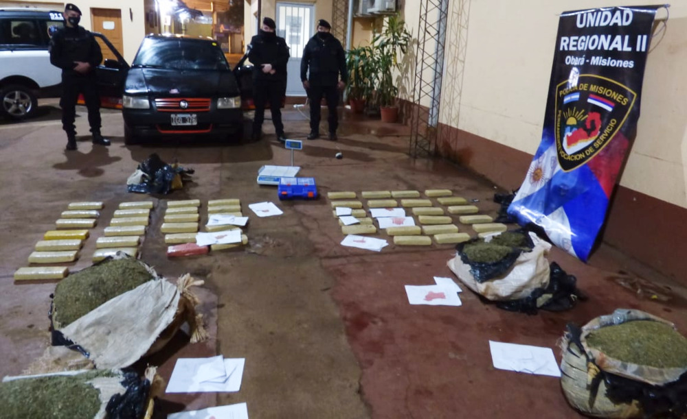 Incautaron un auto que evadió un control con más de 100 kilos de marihuana