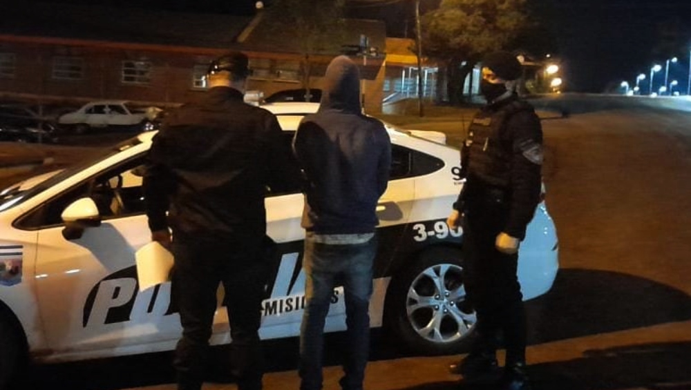 Detonó una bomba casera en su casa con su pareja e hijos dentro