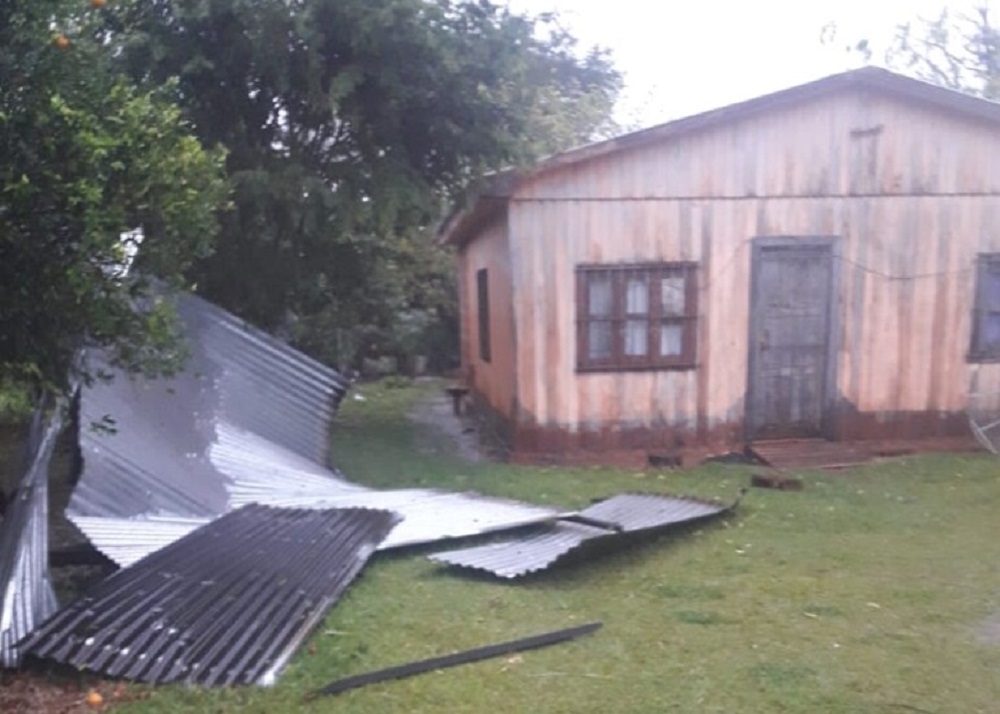 Tormenta dejó sin techo a cuatro familias de Dos de Mayo
