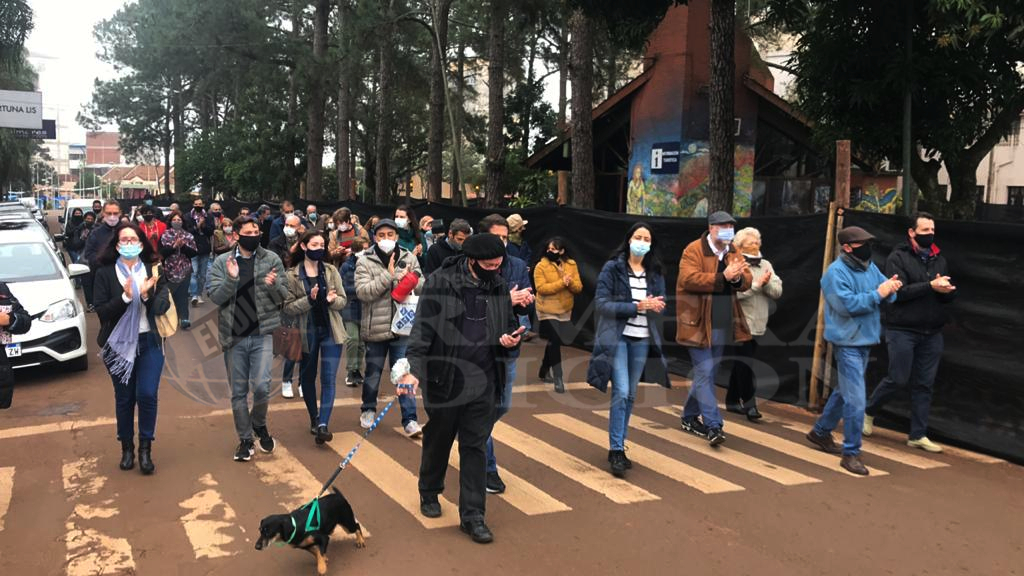 Tala en la plazoleta Güemes: “Estos árboles son parte de la historia de Oberá”