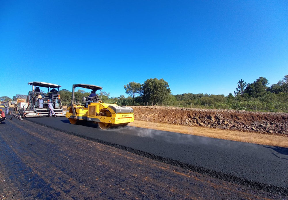 Avanza el asfalto sobre la ruta provincial 204 que une con Fachinal