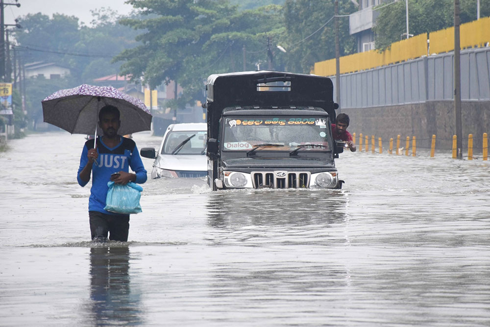 Inundaciones y aludes dejan 16 muertos y 270.000 evacuados en Sri Lanka