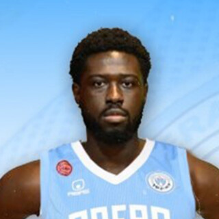 El pivote Clint O’Brian Robinson se incorporó a OTC