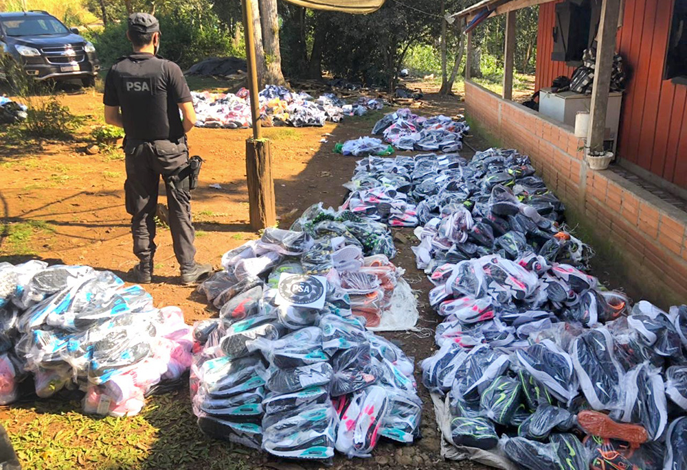 Contrabando - El Soberbio y Posadas