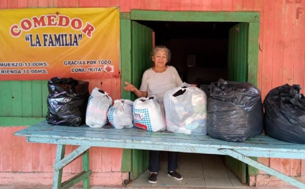Siguen regalando cerveza a cambio de la donación de abrigos, y ahora también de juguetes