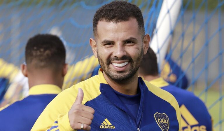 Boca: Cardona ya está en Argentina y deberá cumplir aislamiento