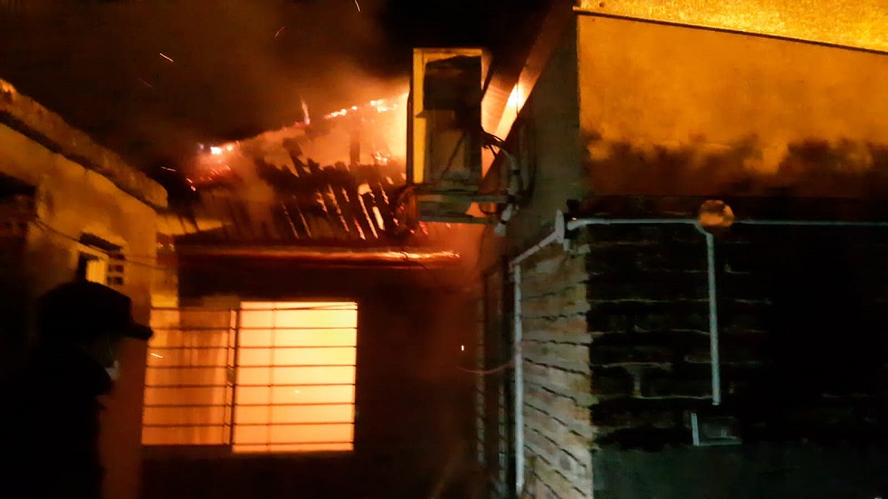 Madre e hijos se salvaron de un incendio causado por una salamandra