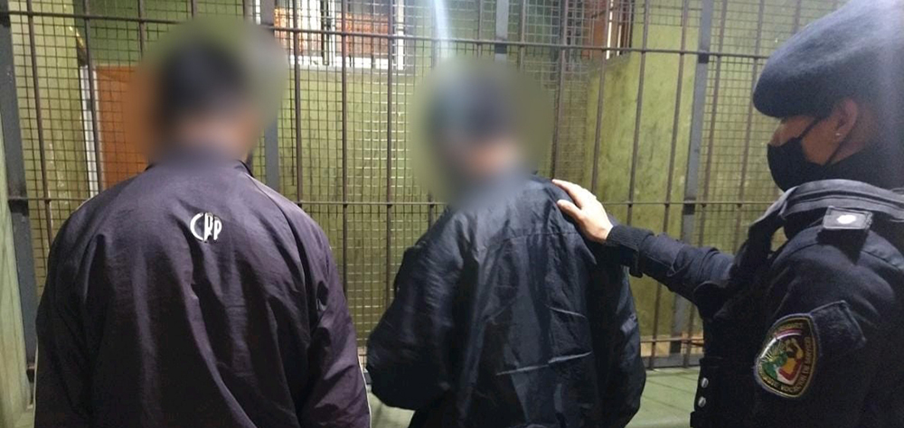 Detuvieron a dos jóvenes acusados de robar en un local de ropa