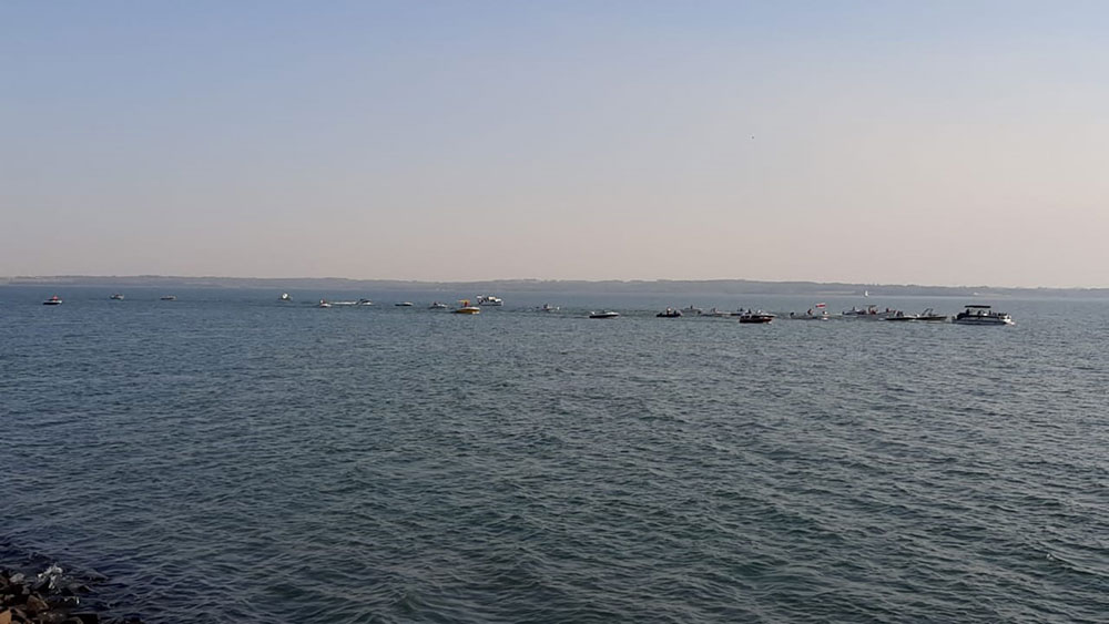 Con caravana náutica despidieron a Pedro Báez