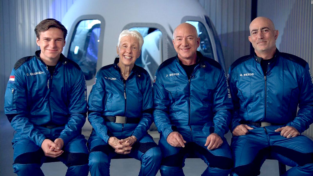 Bezos, el hombre más rico del mundo, parte hoy hacia el espacio en su propia nave