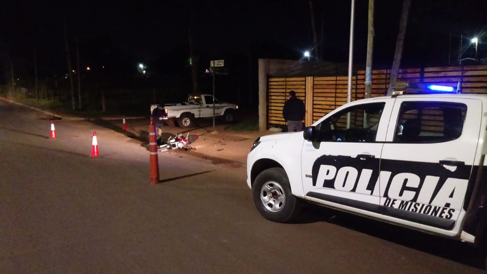 Un motociclista despistó enfrente al Mercado Central