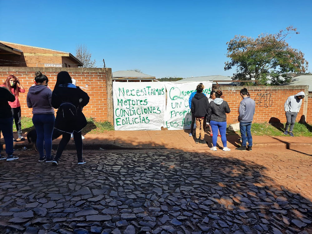 Padres y alumnos del BOP 112 reclaman el prometido inicio del edificio propio