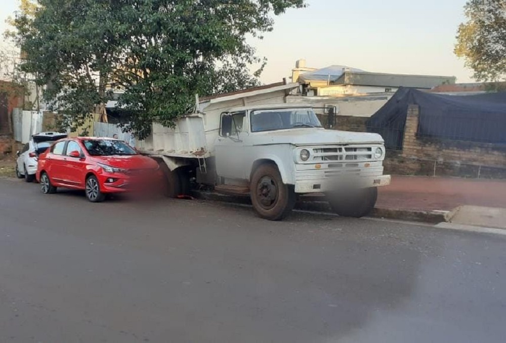 Impactante colisión en Oberá con cuatro vehículos involucrados