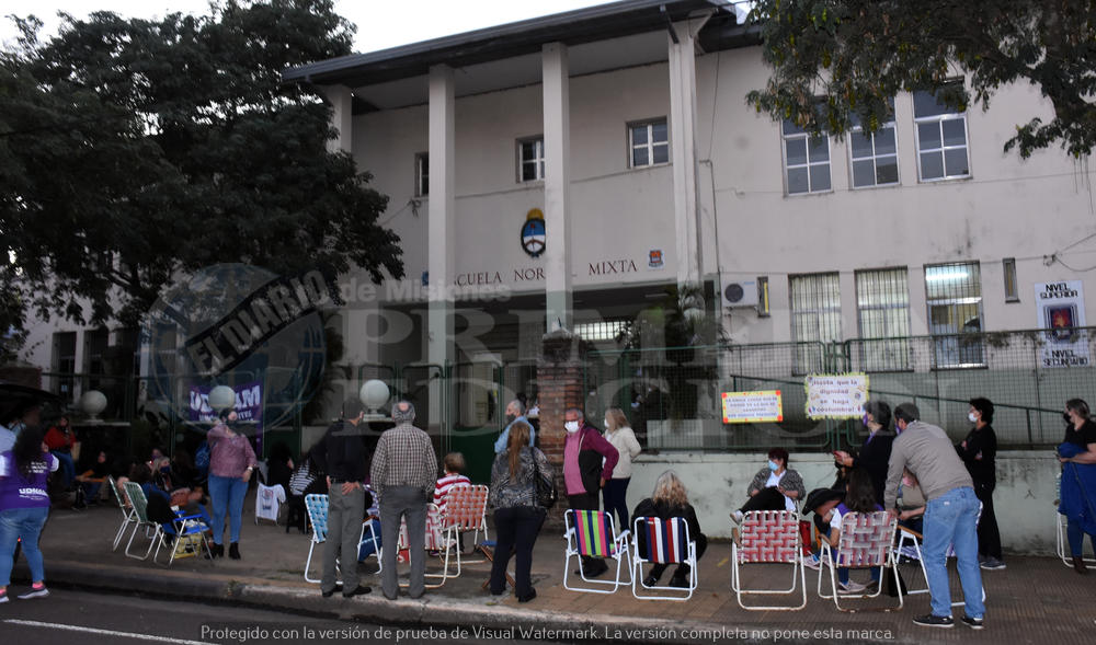 Al sector crítico de Educación le propusieron primero trabajar en adicionales