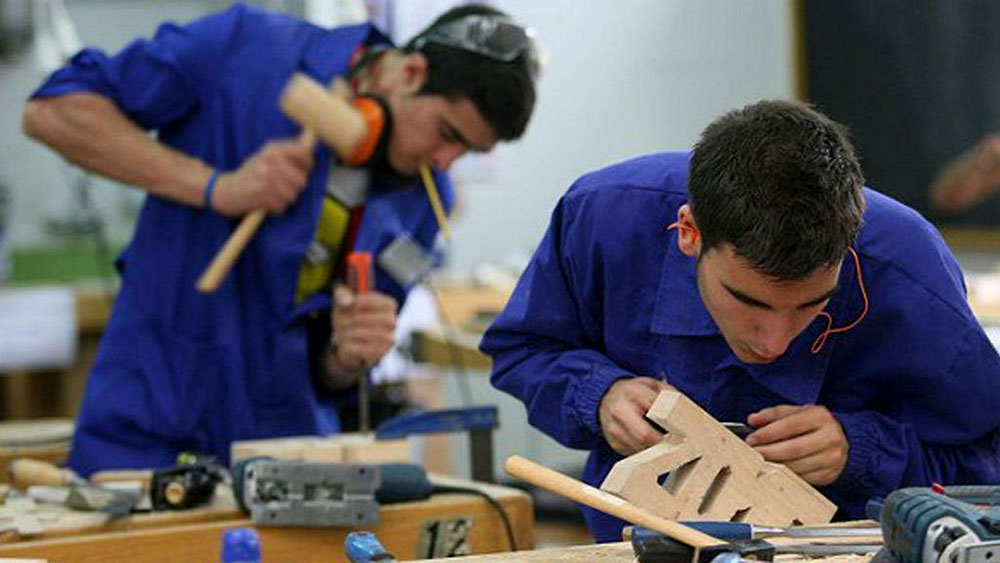 La formación profesional de los jóvenes se inicia en los municipios