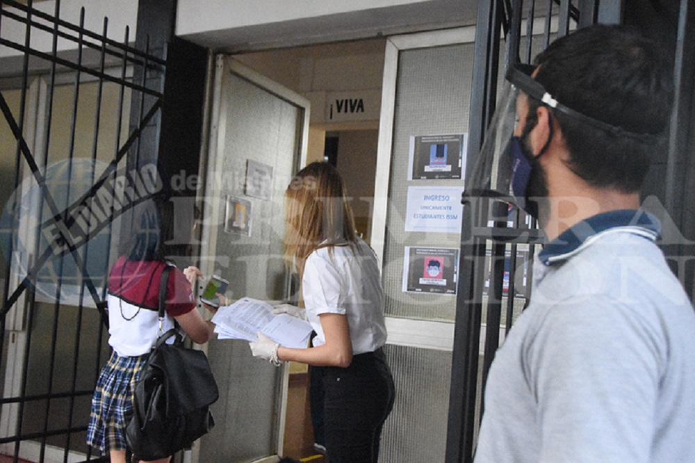 Los secundarios retomaron los exámenes de las previas en forma presencial