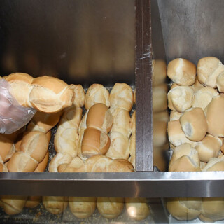 Costos de insumos y gas empujan los precios de algunos panificados