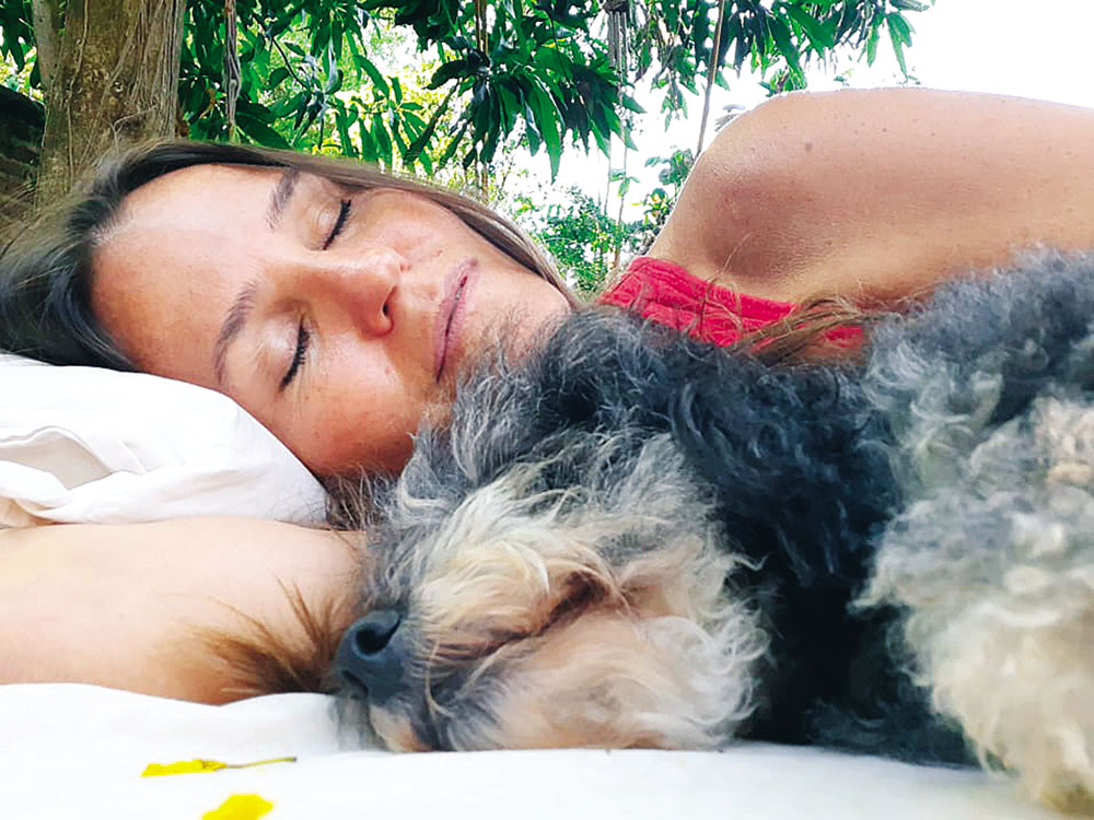 Mascotas: la caniche que medita