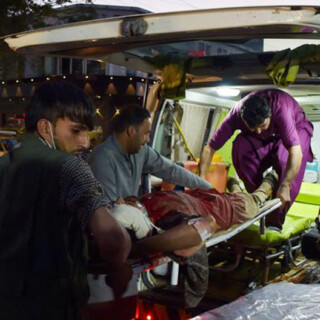 Atentado suicida deja al menos 13 muertos en el aeropuerto de Kabul