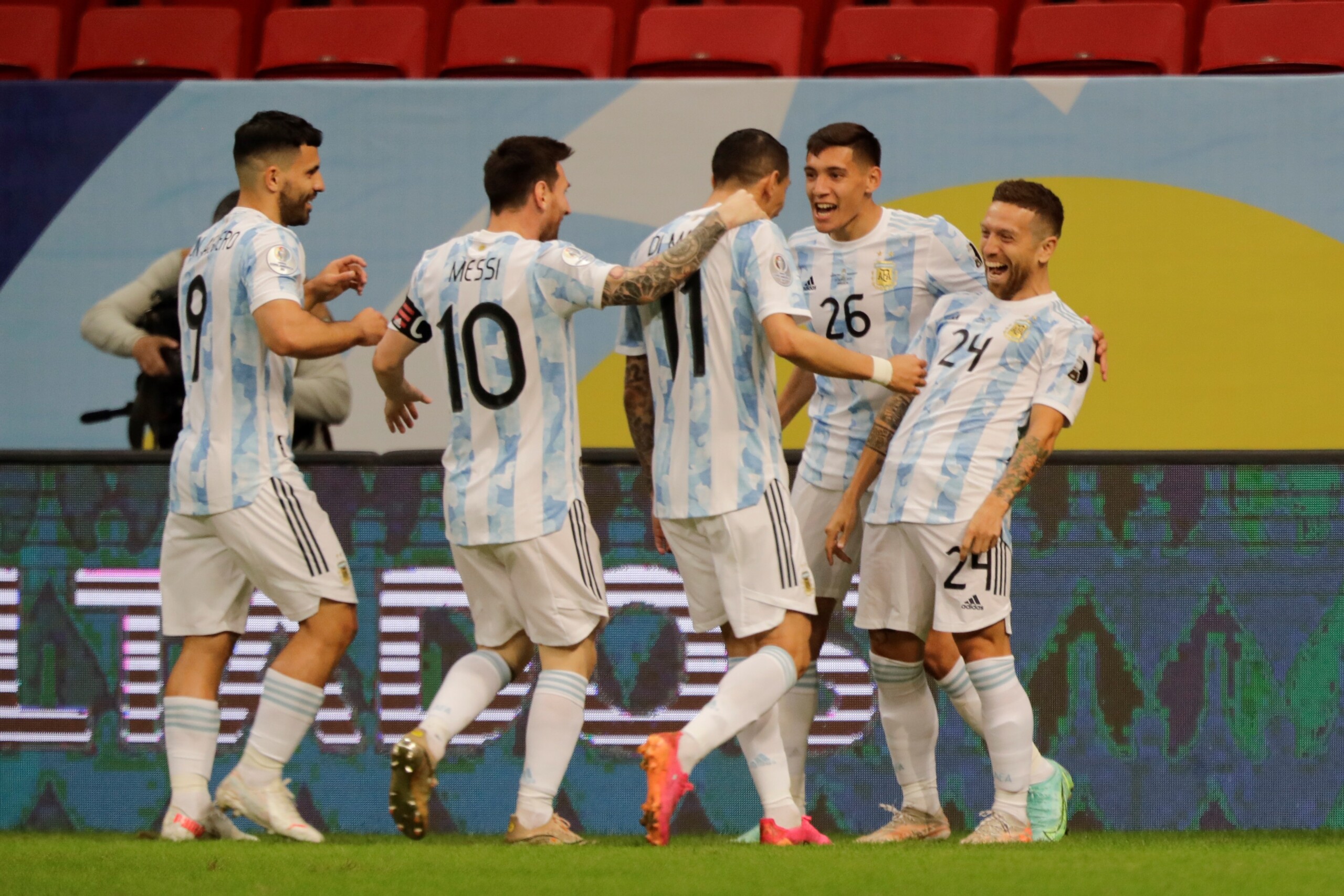 Argentina es el segundo país que más futbolistas transfirió en los últimos diez años