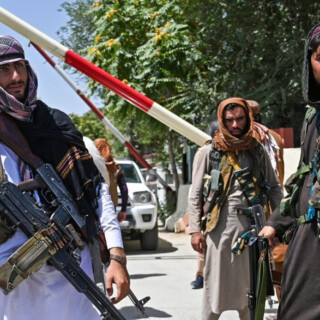 Afganistán: la ONU retiró a su personal, el FMI bloqueó fondos y HRW está en alerta