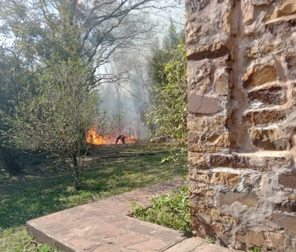 Otro más: sofocaron incendio a metros de la casa de Horacio Quiroga