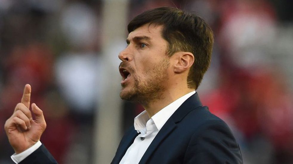 Talleres avisó que el “Cacique” Medina “tiene contrato hasta diciembre”