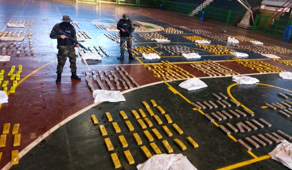 Hallaron camioneta robada con casi una tonelada de marihuana