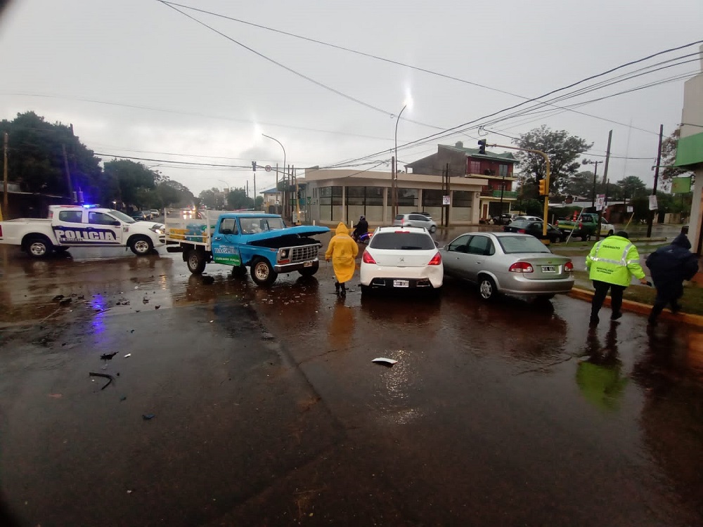 Posadas: tres heridos en choque que involucró a cuatro vehículos
